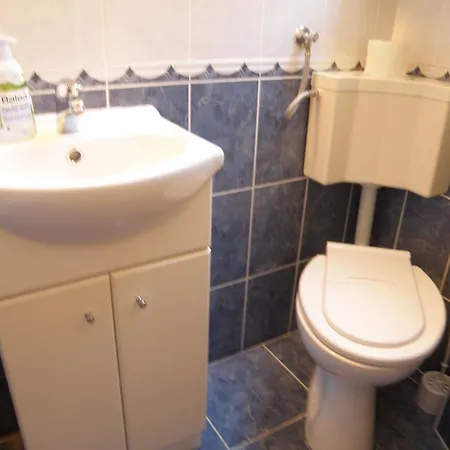 アパート Amalija プリモシュテン