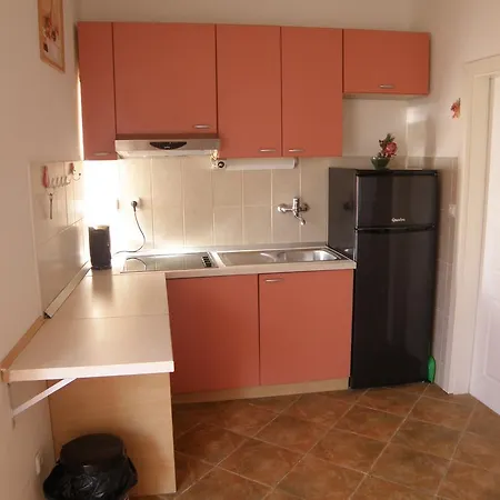 Amalija Примоштен